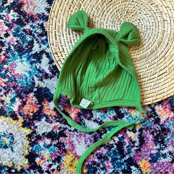 Kate Quinn Ribbed Bear Hat - Picture 1 of 2
